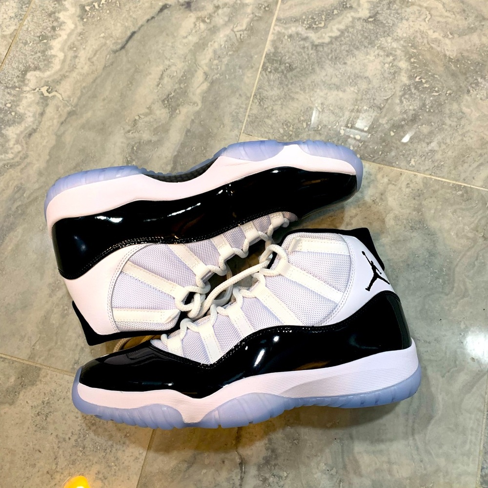 Air Jordan 11 concord